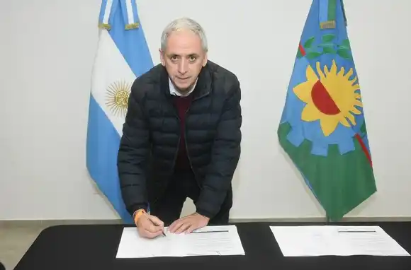 Javier Gastón firmó el petitorio presentado ayer en el ministerio de economía