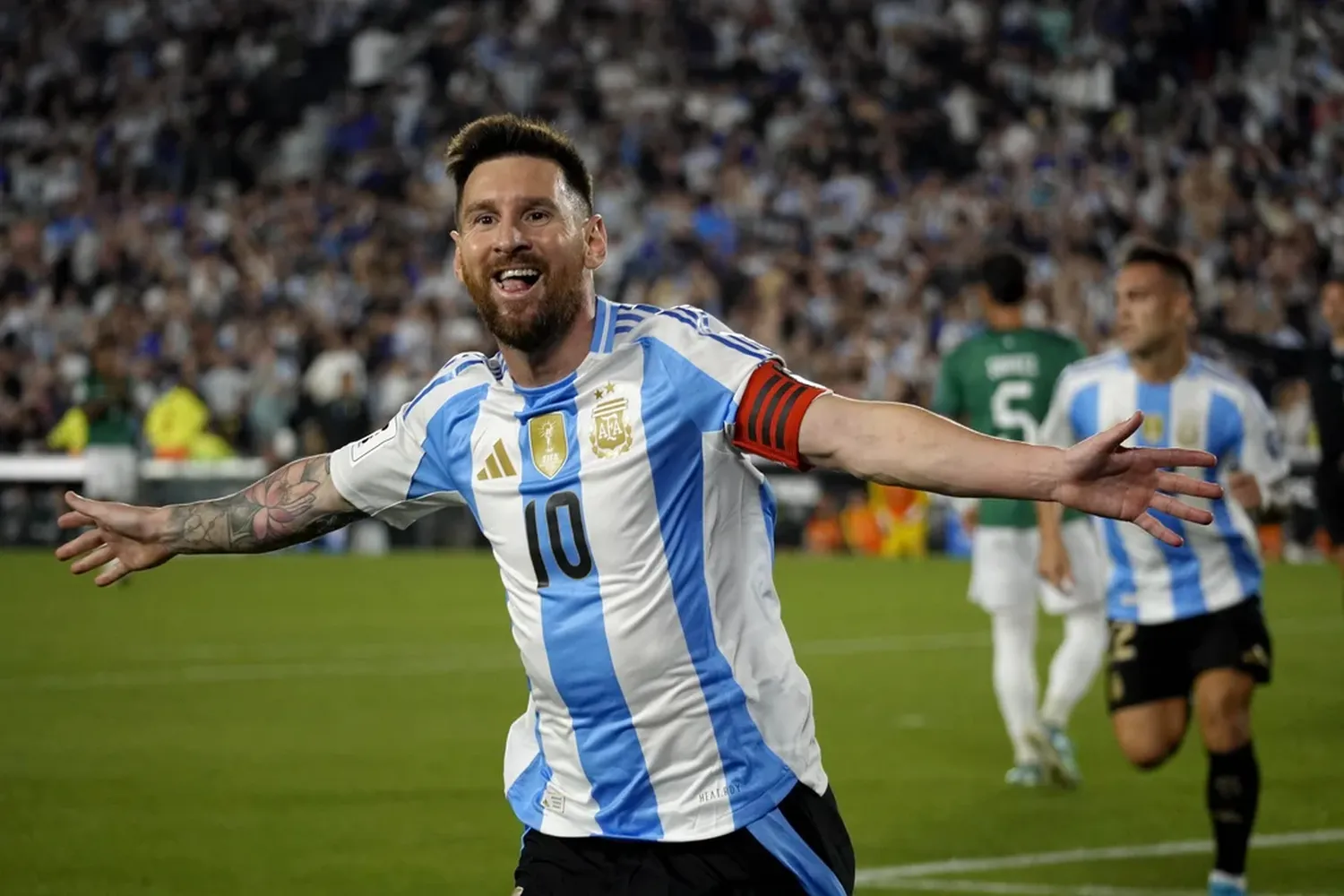 Con un hat trick de Messi, Argentina goleó a Bolivia por las Eliminatorias y se mantiene como único líder