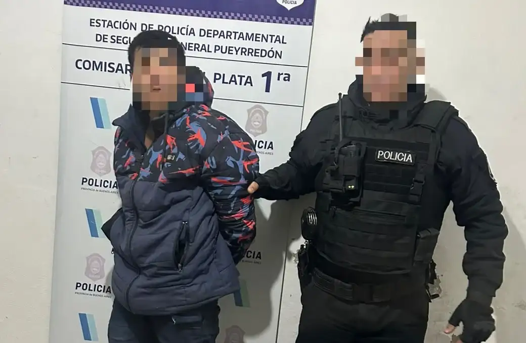 Al arribar las patrullas, los agentes constataron que el individuo ya había sido reducido y retenido por personal de seguridad privada.