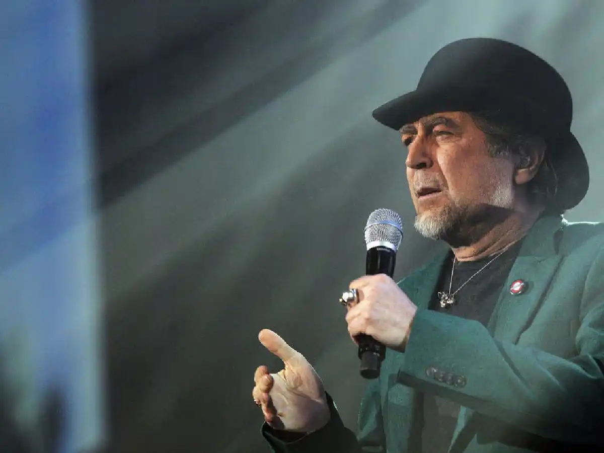 Operaron de urgencia por un derrame cerebral a Joaquín Sabina
