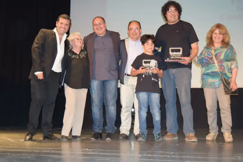 Saladillo: Salomón entregó premios en el Festival de Cine con Vecinos