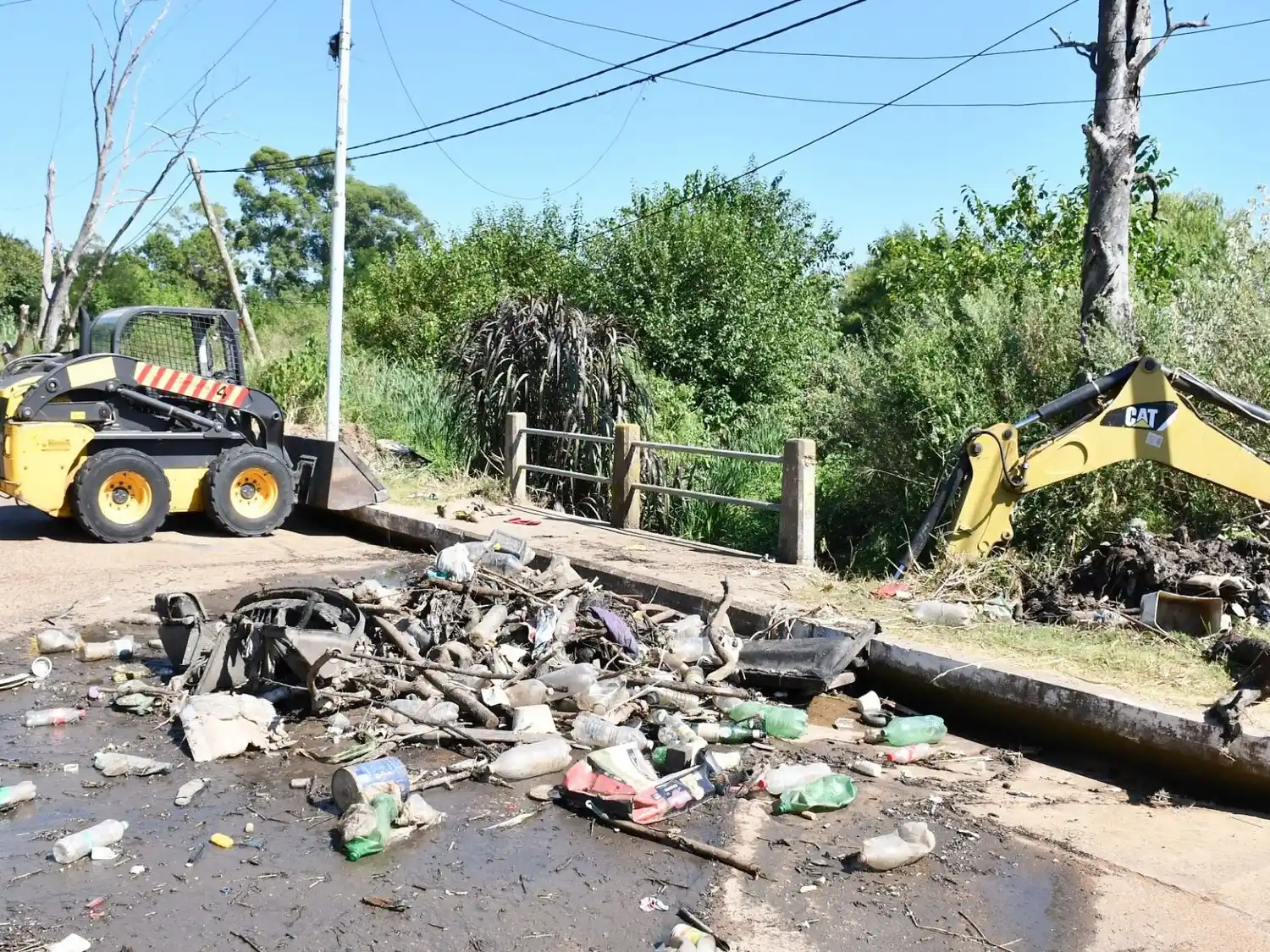 Tareas de limpieza y saneamiento de desagües pluviales
