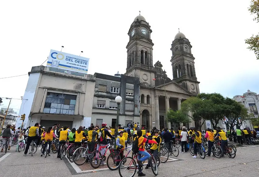 Las familias pedalearon por los 150 años de la Catedral