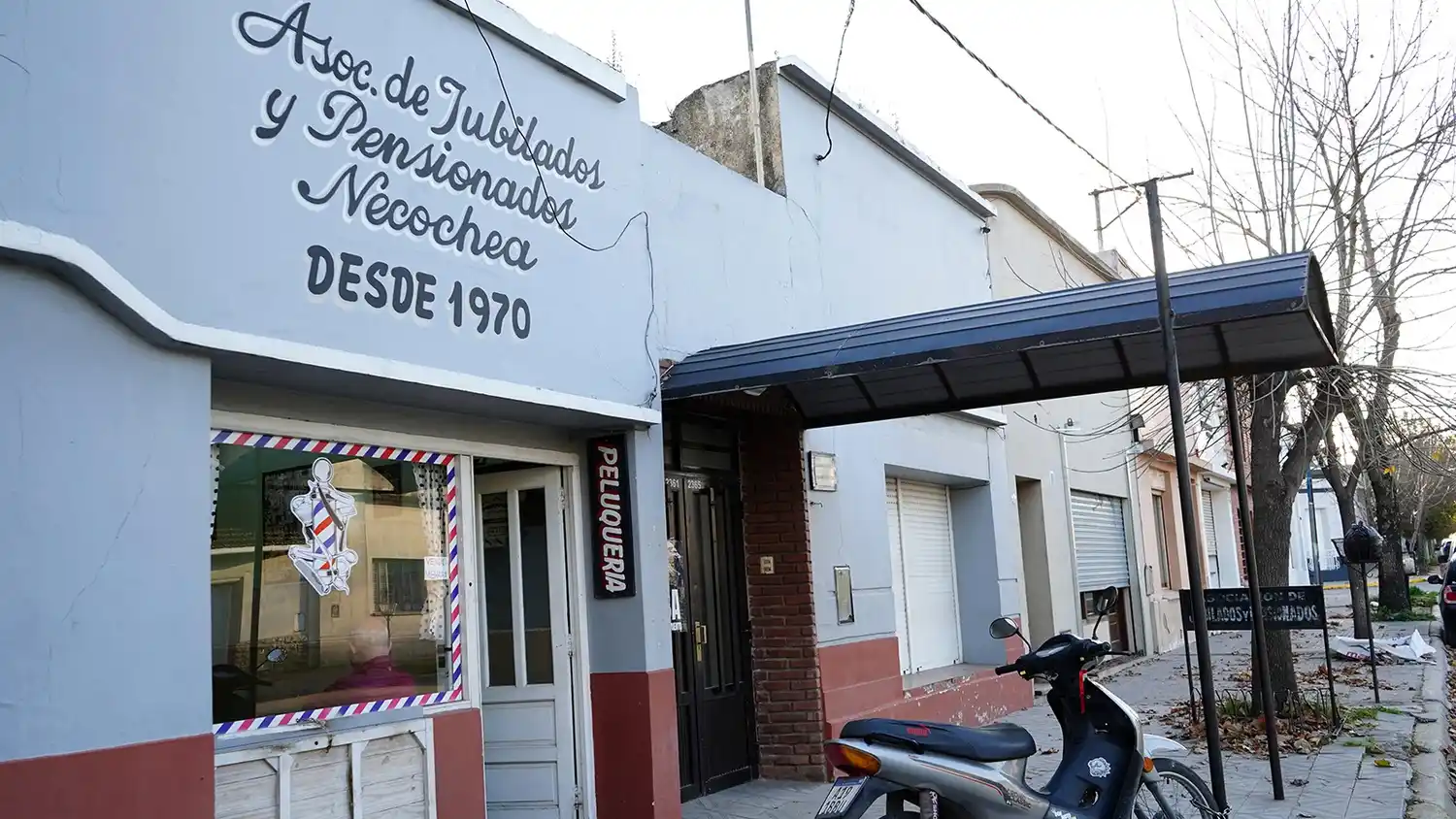 En 63 entre 52 y 54. Se encuentra la sede de la asociación
