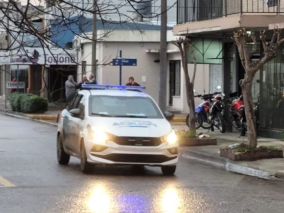 Persecución y golpiza: un delincuente fue linchado dentro de un local de motos