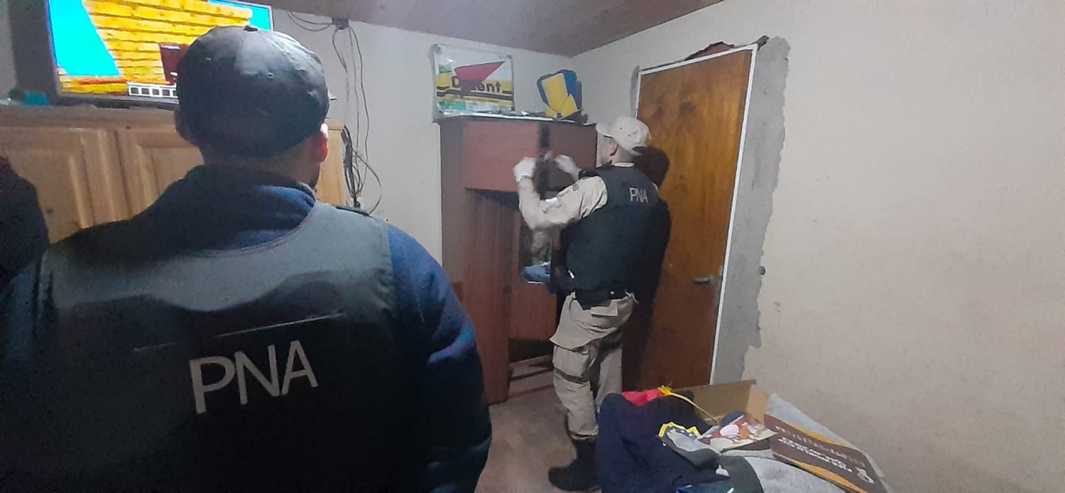 Prefectura allanó 12 viviendas, tres detenidos en relación a una causa de narcotráfico