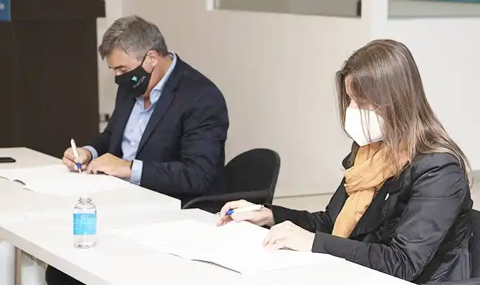 ENACOM y el Ministerio de Seguridad firmaron un convenio para implementar el servicio gratuito de localización de llamadas de emergencia