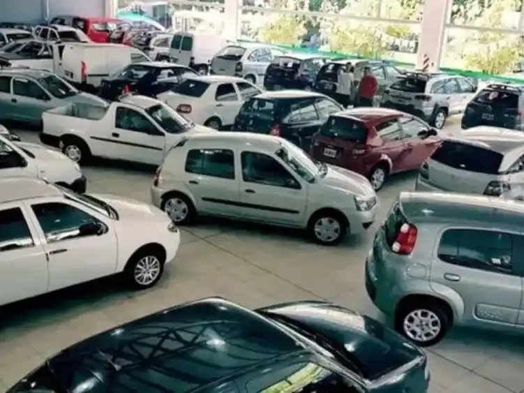 Ventas de autos usados caen en octubre, pero el año acumula fuerte suba