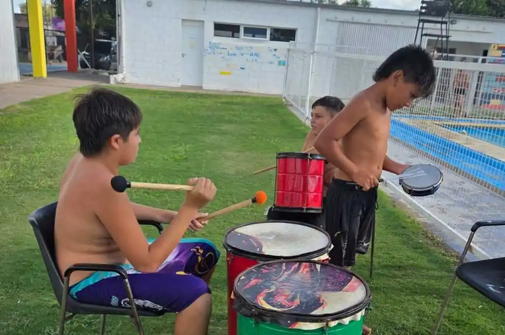 La Pileta Municipal ya transita su agenda 2026 con una nutrida programación.