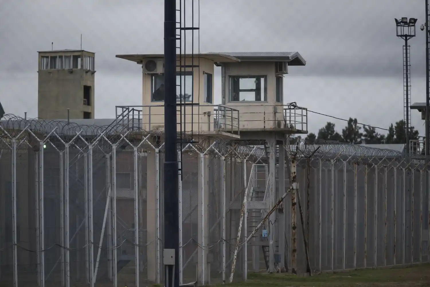 Intentó ingresar a la cárcel con siete celulares y quedó detenida