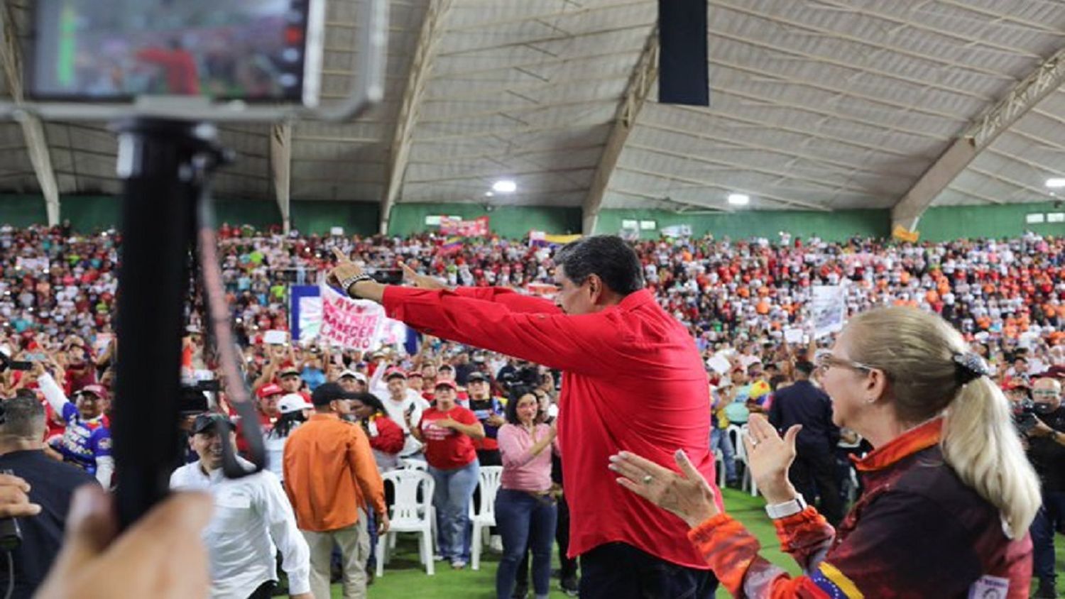 NICOLÁS MADURO: «no vamos a dejar que el viejo decrépito … del capitalismo salvaje regrese al país» (+Fotos y videos)