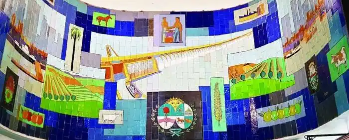 Salto Grande restauró el Mural de Grinda en la galería Entre Ríos