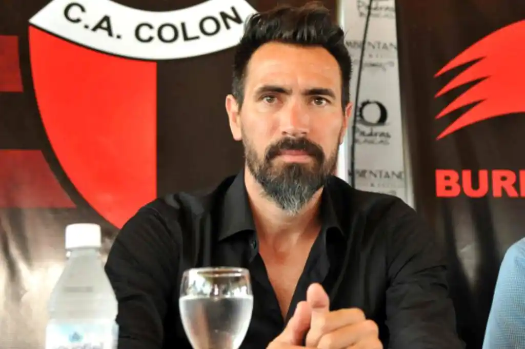 Eduardo Domínguez firmó contrato con Colón