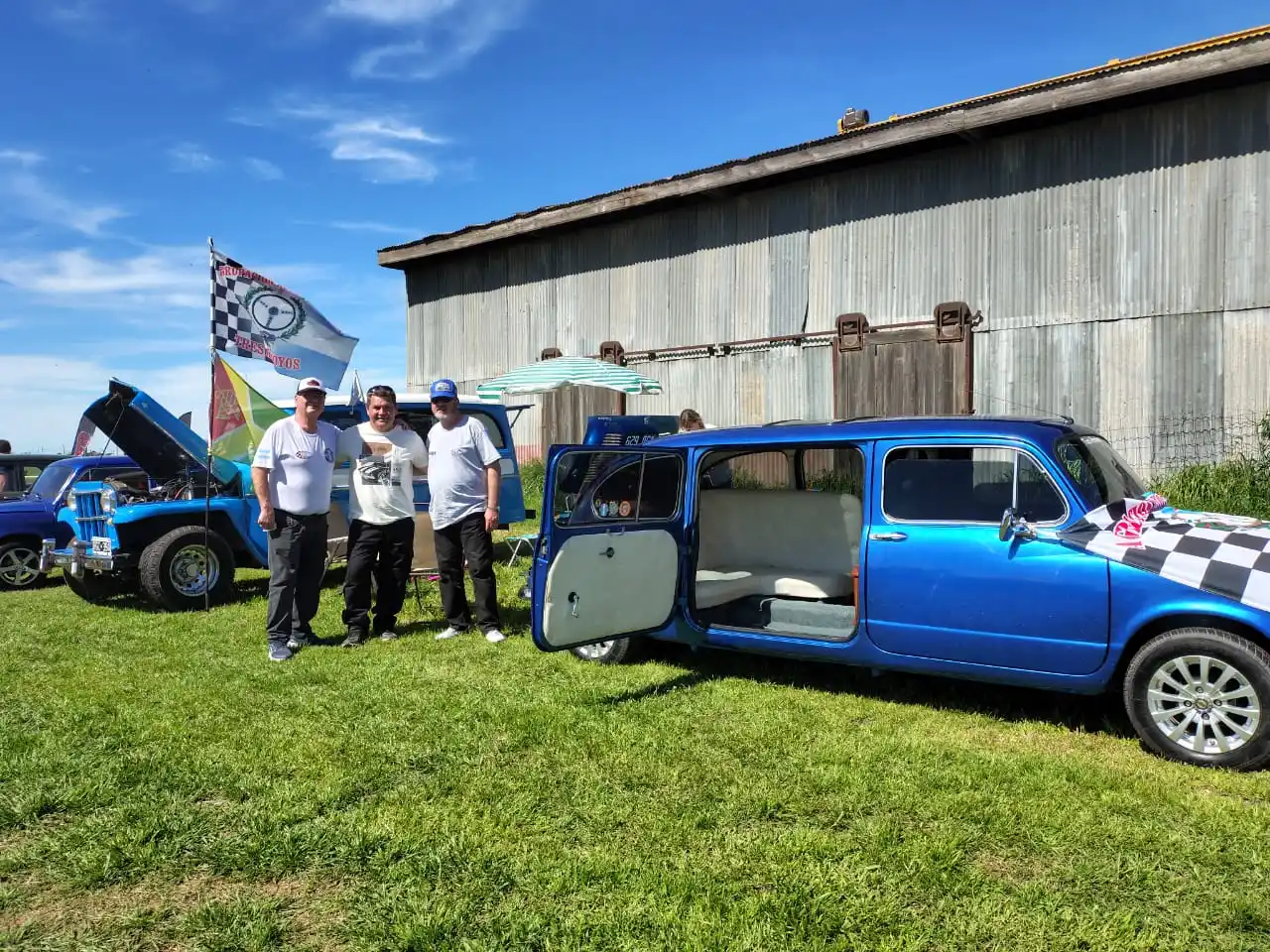 Tresarroyenses presentes en el encuentro de Autos Clásicos y de Época en Huanguelén