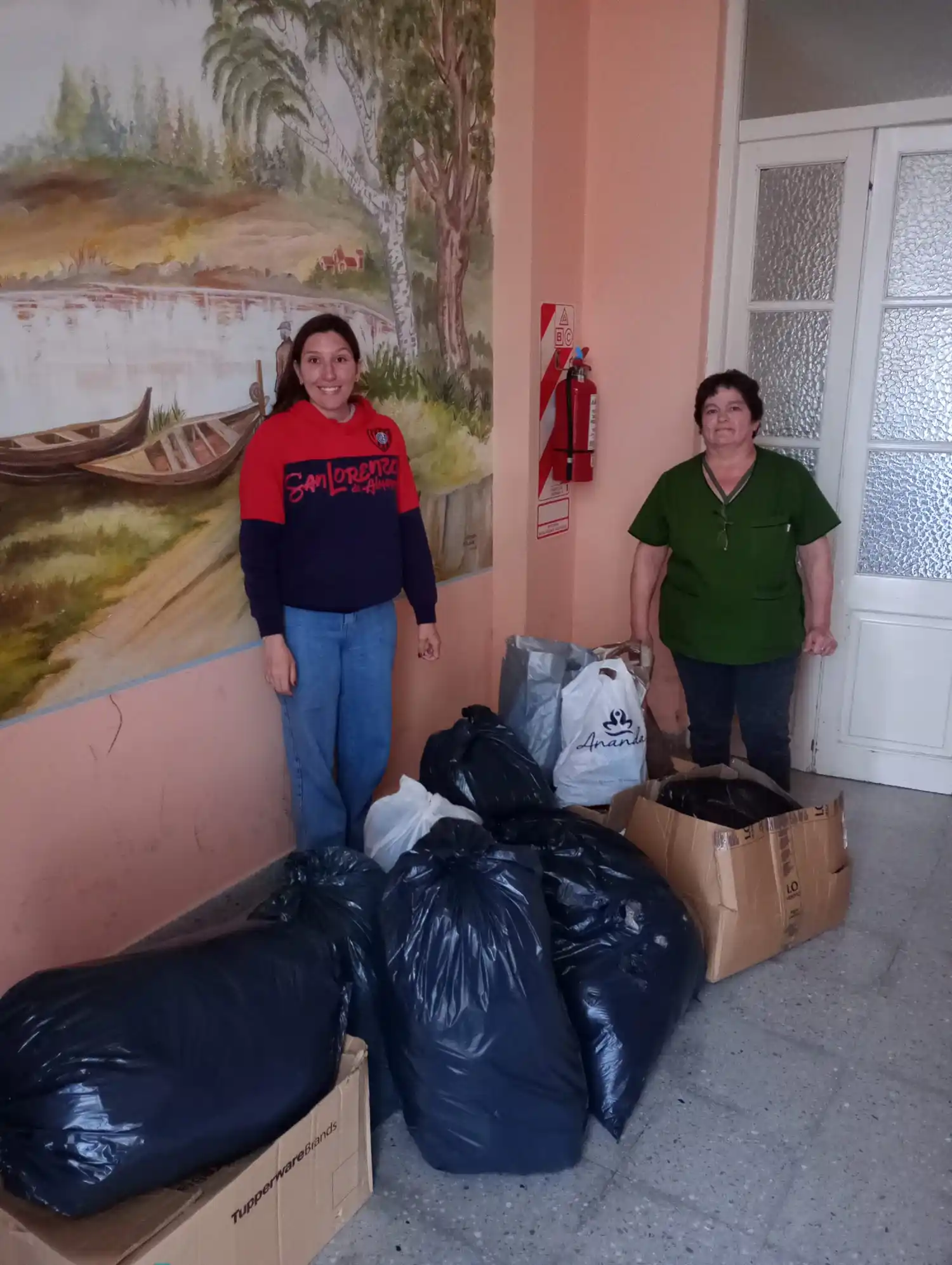 La peña de San Lorenzo entregó las donaciones de la Campaña de Abrigo