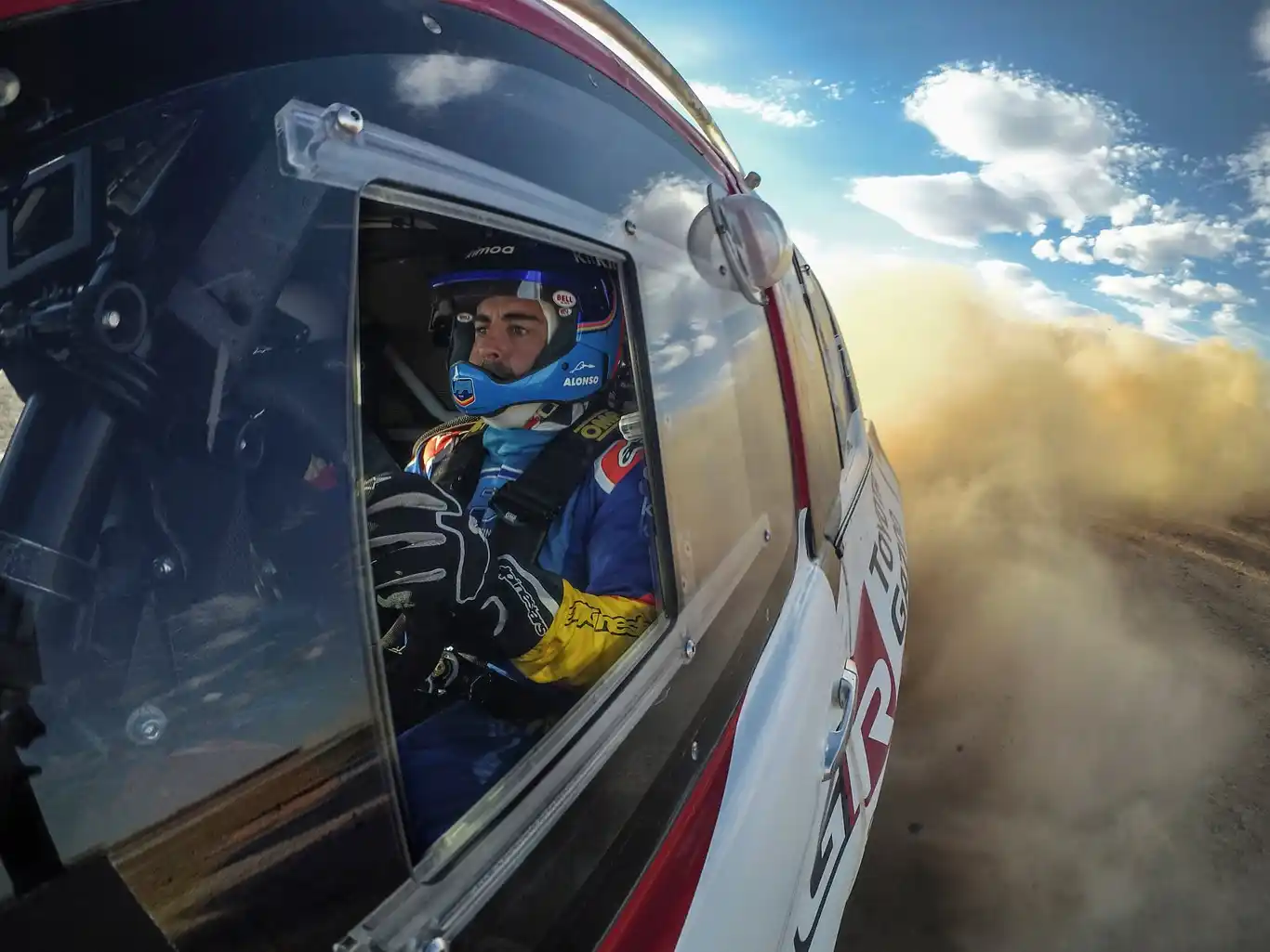 Fernando Alonso se prepara para correr el Dakar