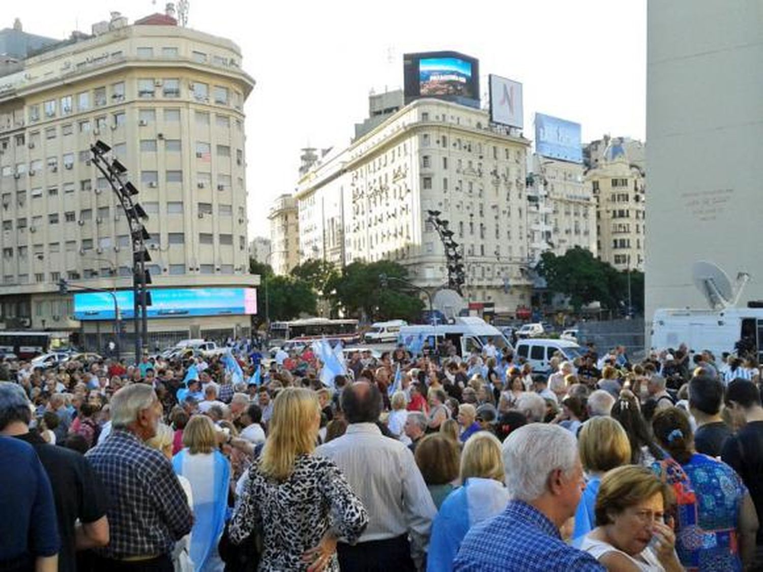 #1A: Nutrido grupo marchó en Capital en apoyo a Macri y hubo dispar adhesión en el interior