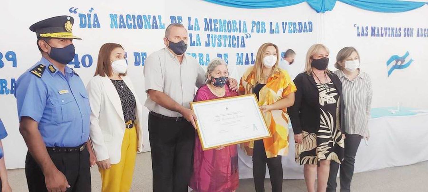 Entregaron diploma de reconocimiento a la mamá de
Lucy, piranense desaparecida durante el proceso militar