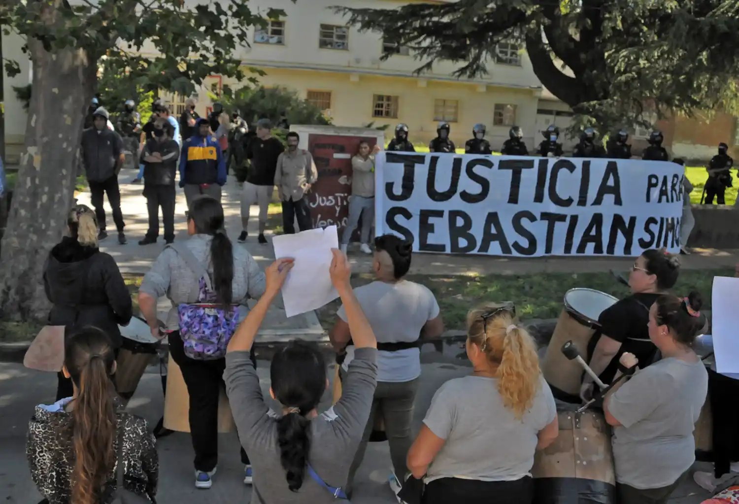 Por Sebastián Simón, criticaron el accionar del Fiscal y reclamaron la prisión del acusado en Tribunales