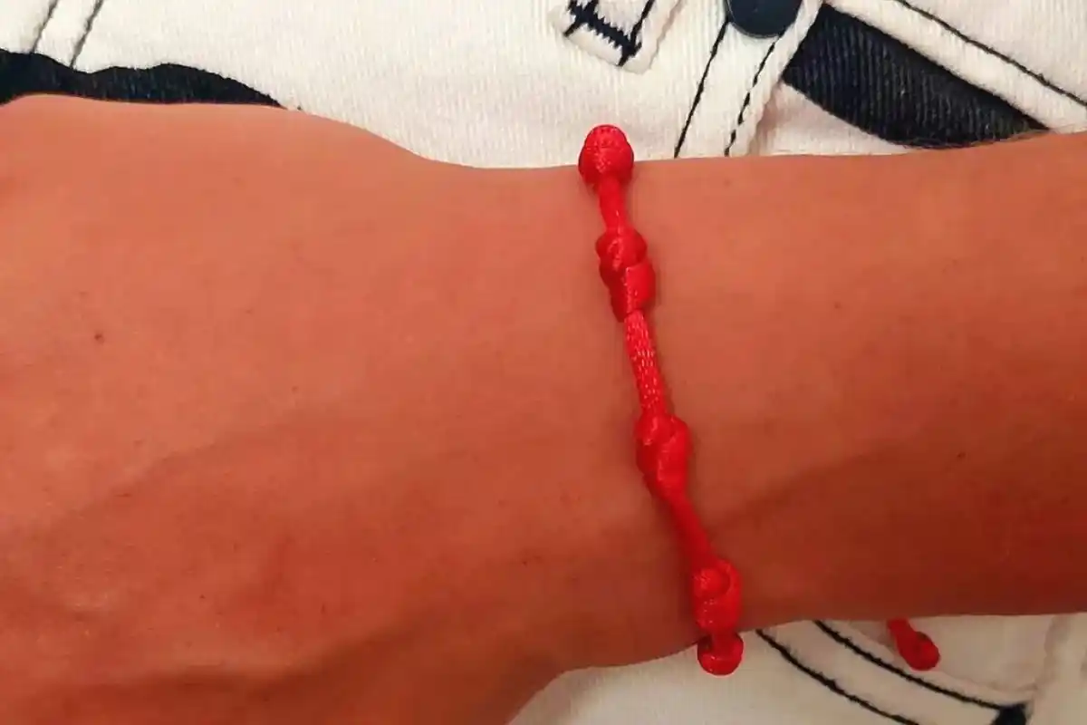 El misterioso accesorio ha dejado de ser una creencia arraigada en tradiciones culturales para convertirse en una tendencia emergente que se extiende entre personas de todos los ámbitos.