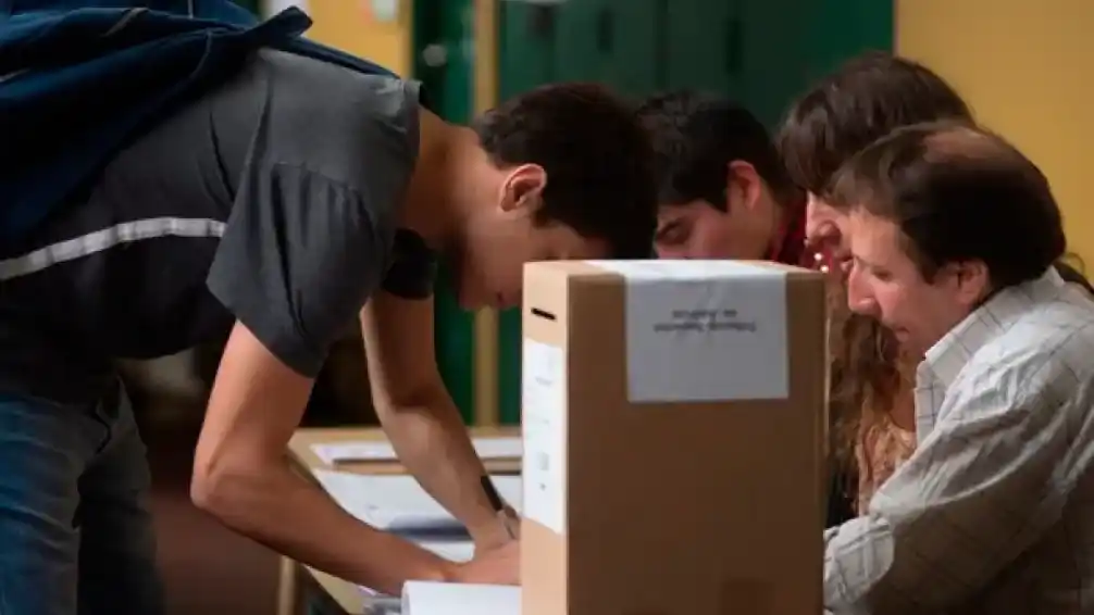 El secreto detrás del programa que busca convencer a los jóvenes de votar en las elecciones bonaerenses