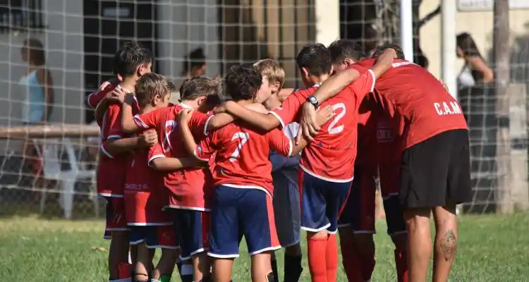 Uno por uno, los chicos de la categoría 2008 de la Liga Infantil que seguirán una temporada más para despedirse jugando