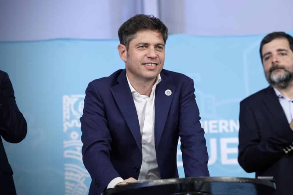 Kicillof cumple agenda en San Martín para polarizar con Milei mientras tensa las relaciones internas de UxP.