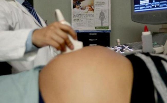 Mujer de 67 años dio a luz a su nieta mediante gestación subrogada