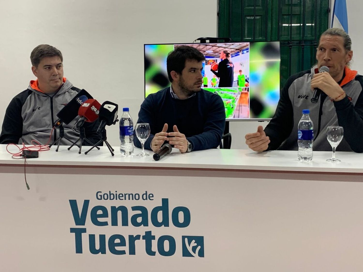 Walter Herrmann brindó una conferencia de prensa para anunciar actividades en la ciudad