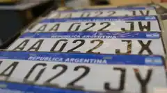 El gobierno quiere una patente única y de por vida para cada dueño de un auto
