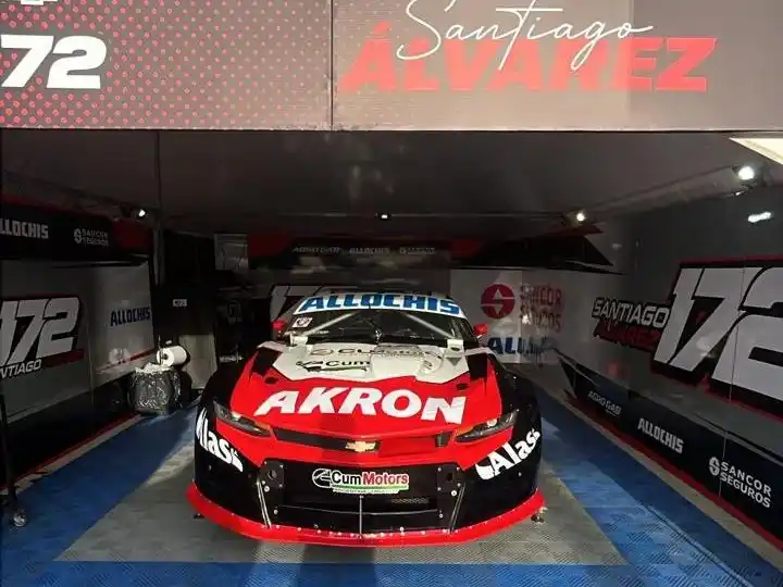 El Camaro de Alvarez, desarrollado por el UR Racing.