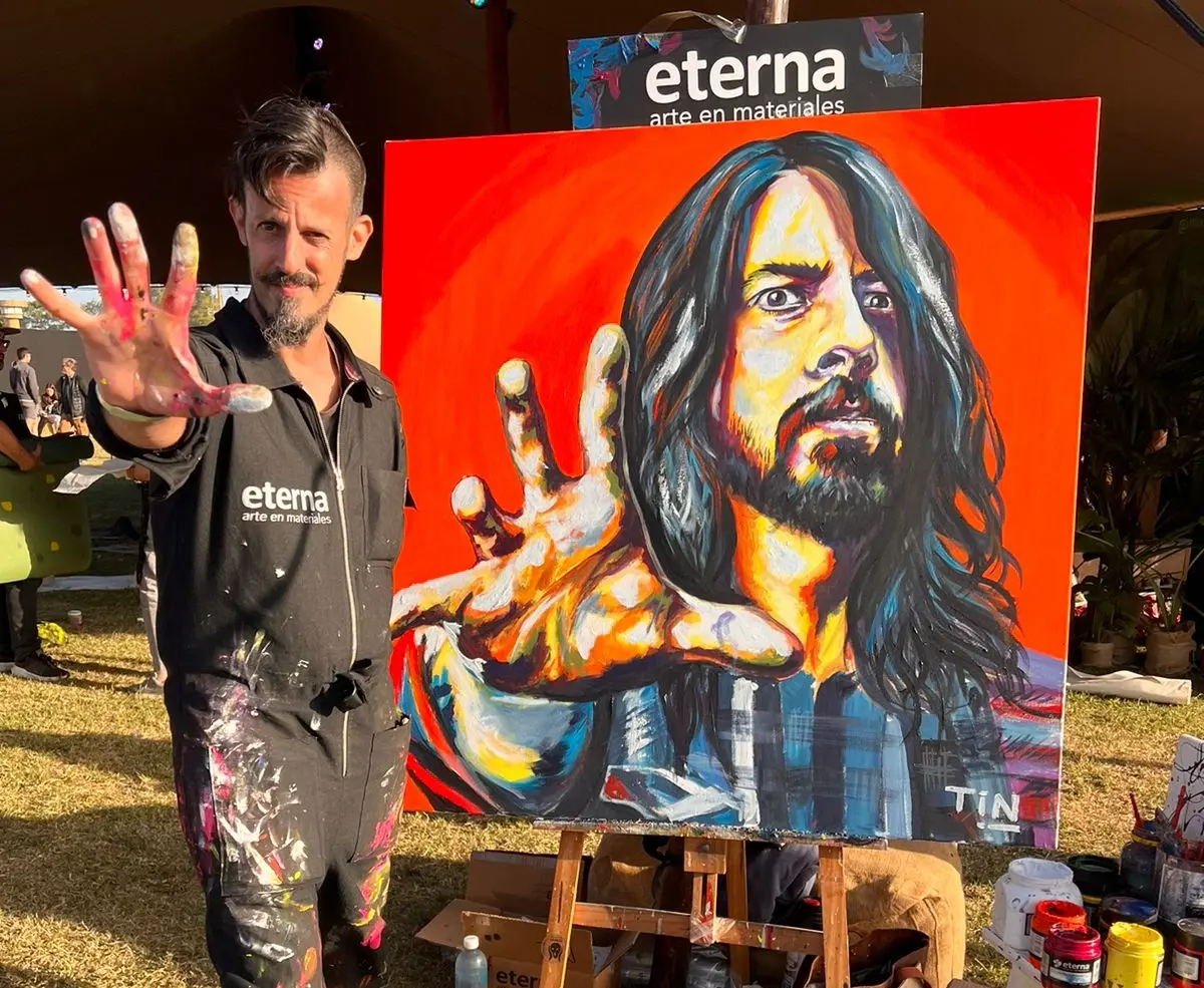 Tin Rocktámbulo, el vecino de San Vicente que deleitó a Foo Fighters con su obra