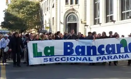 Los bancarios cerraron un preacuerdo salarial 2017 