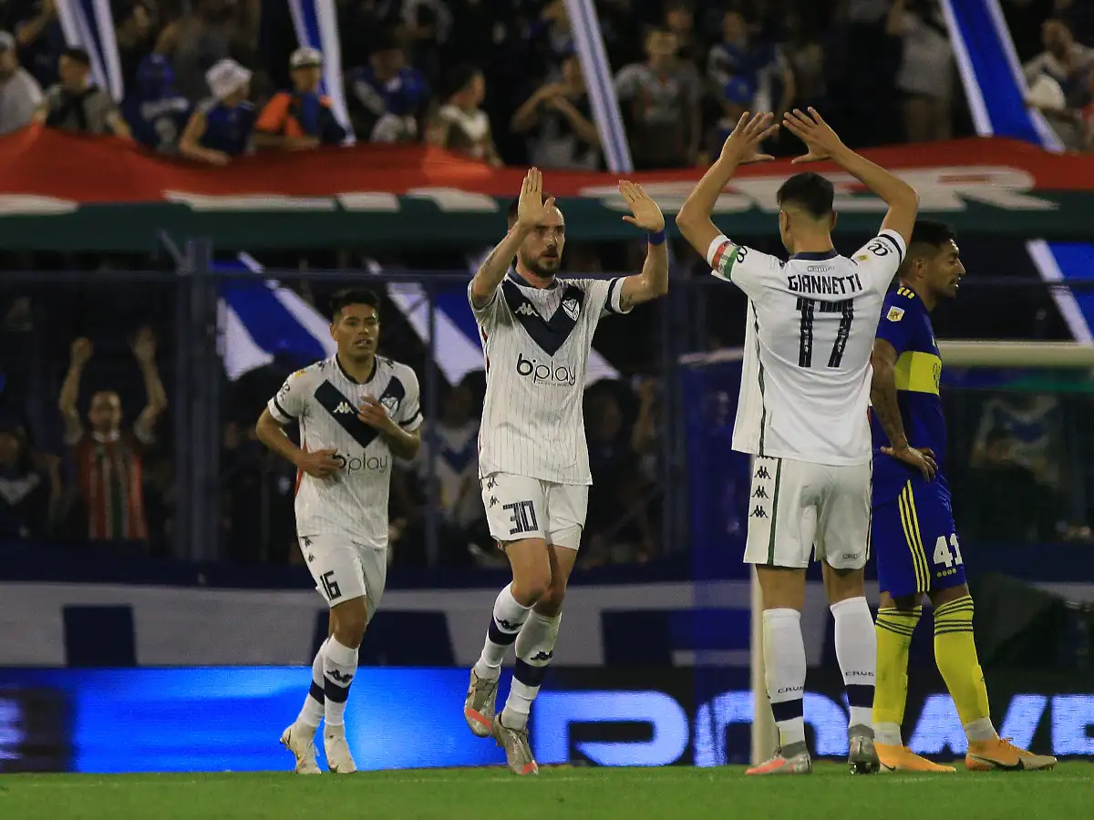 Vélez le dio un baño de realidad a Boca