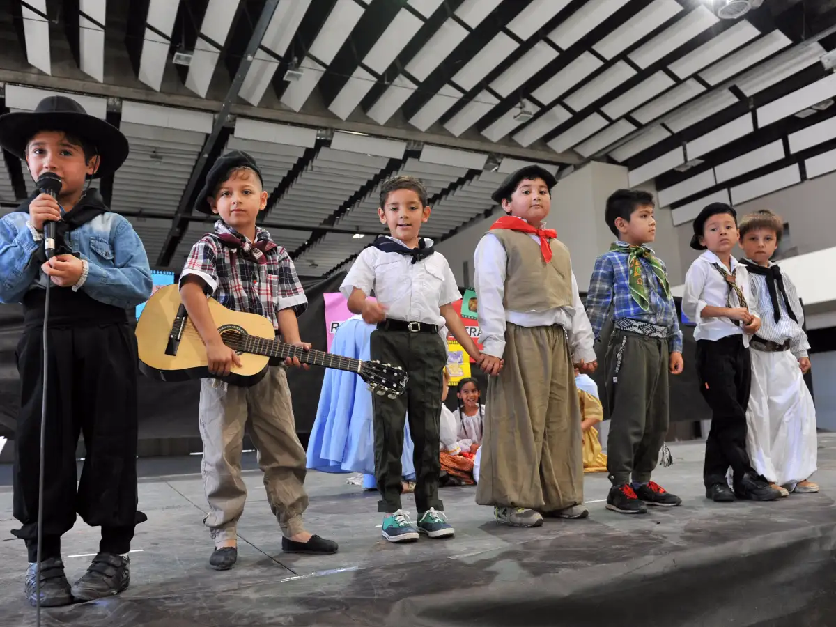 Gauchos y chinitas llenaron de tradición el Superdomo 
