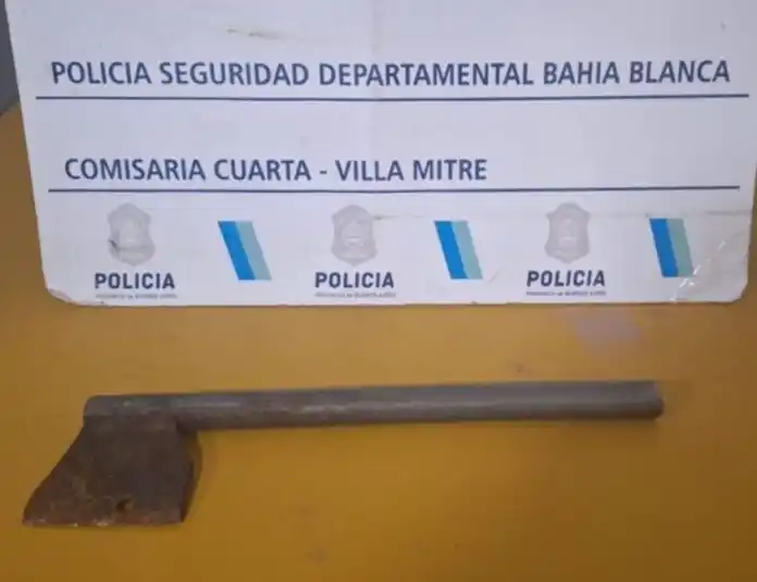 Bahía Blanca: chocaron y un hombre amenazó de muerte a un joven con un hacha