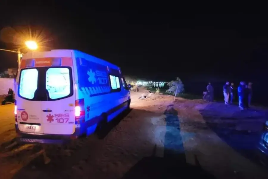 Una lancha con 11 personas se dio vuelta en el río Coronda y hay una persona desaparecida