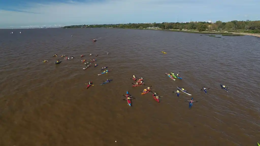 Con una travesía en canotaje, vecinos de San Isidro conocieron las nuevas islas 