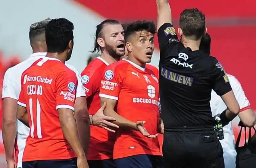 Andrés Roa, futbolista de Independiente, no será suspendido tras la injusta expulsión