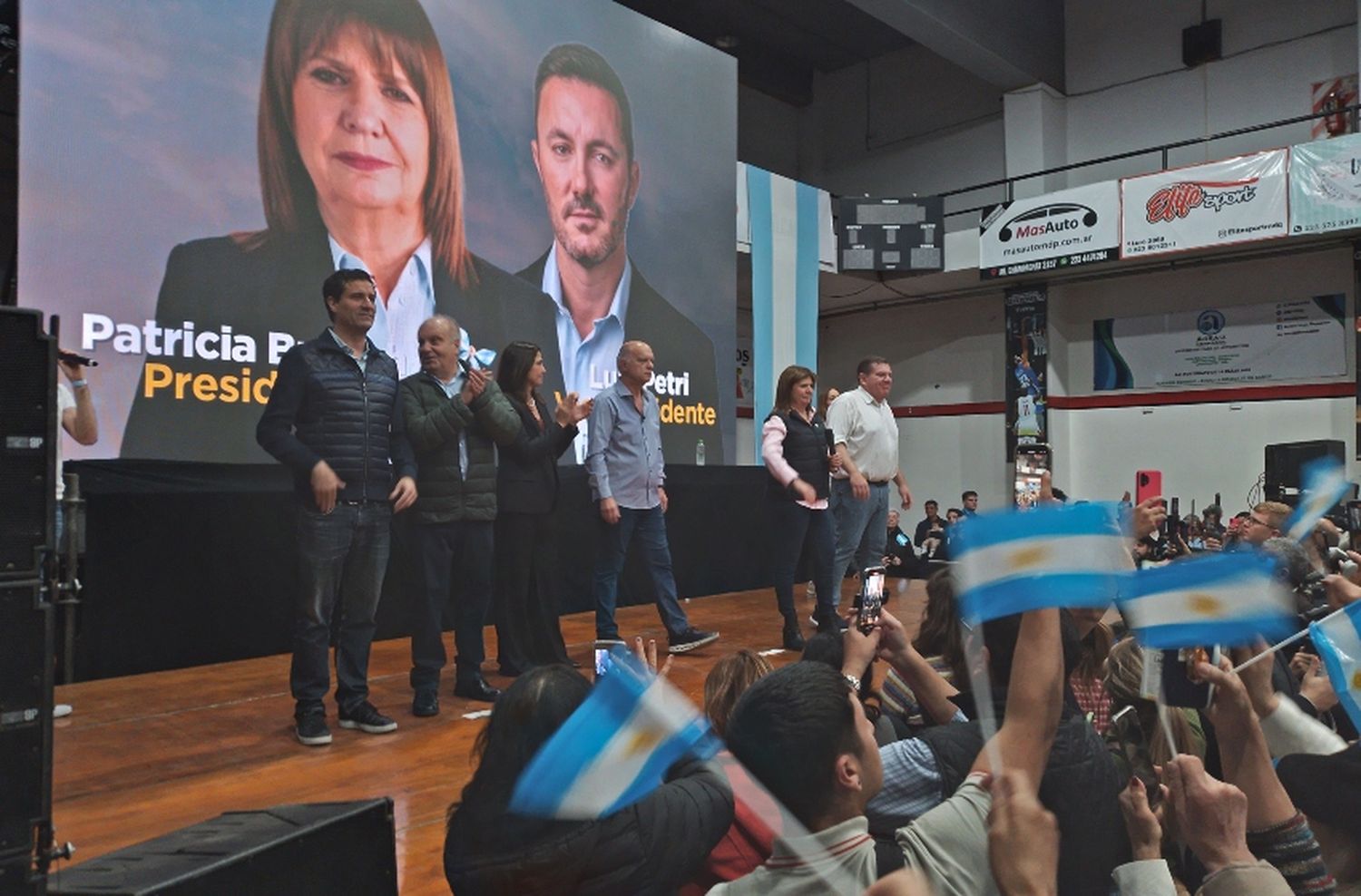 Bullrich pisa el acelerador de la campaña: recorrida con Macri y una batería de actos