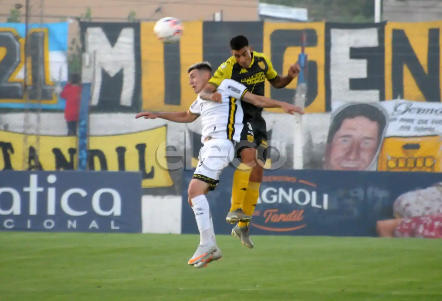 Jara, defensor de Santamarina.