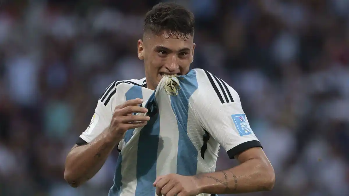 Veliz viaja a Inglaterra