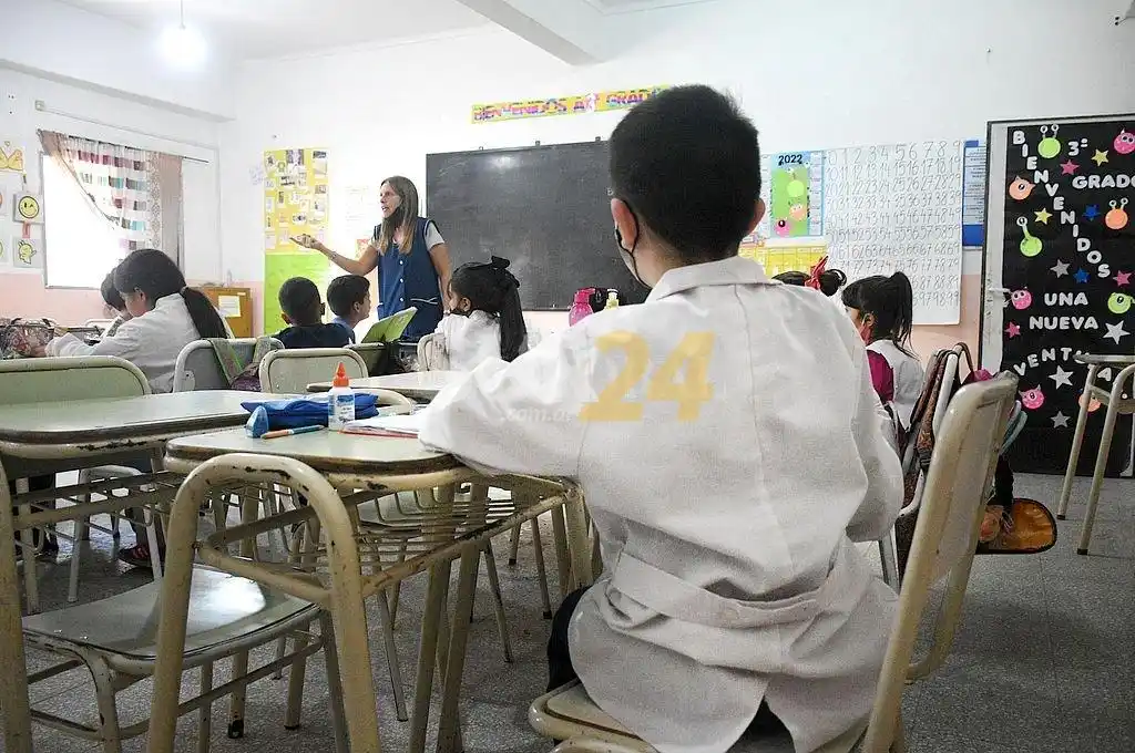 Escuela primaria: la clase media argentina es la que menos horas de educación recibe