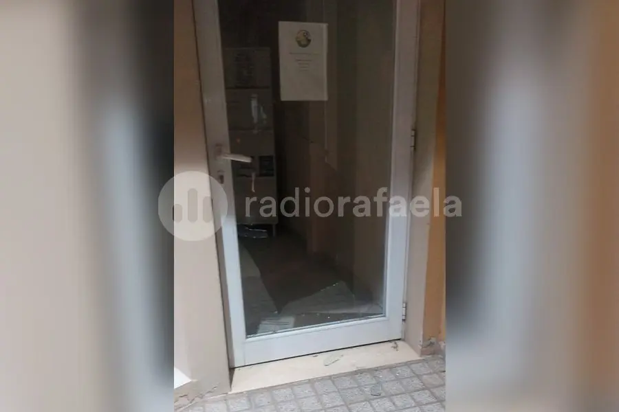 Tuvo un traspié: huía con un televisor robado, se cayó y lo descartó al ver a la policía