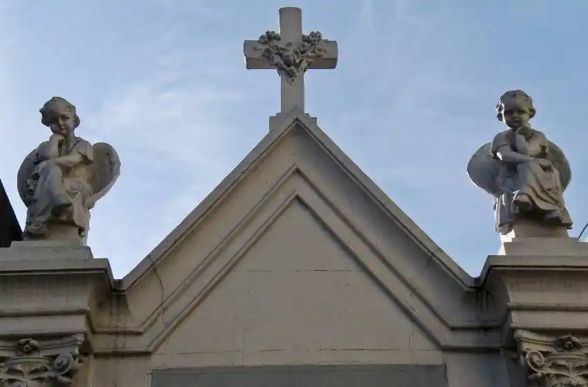 Robó más de una docena de piezas de bronce del cementerio La Piedad y fue detenido