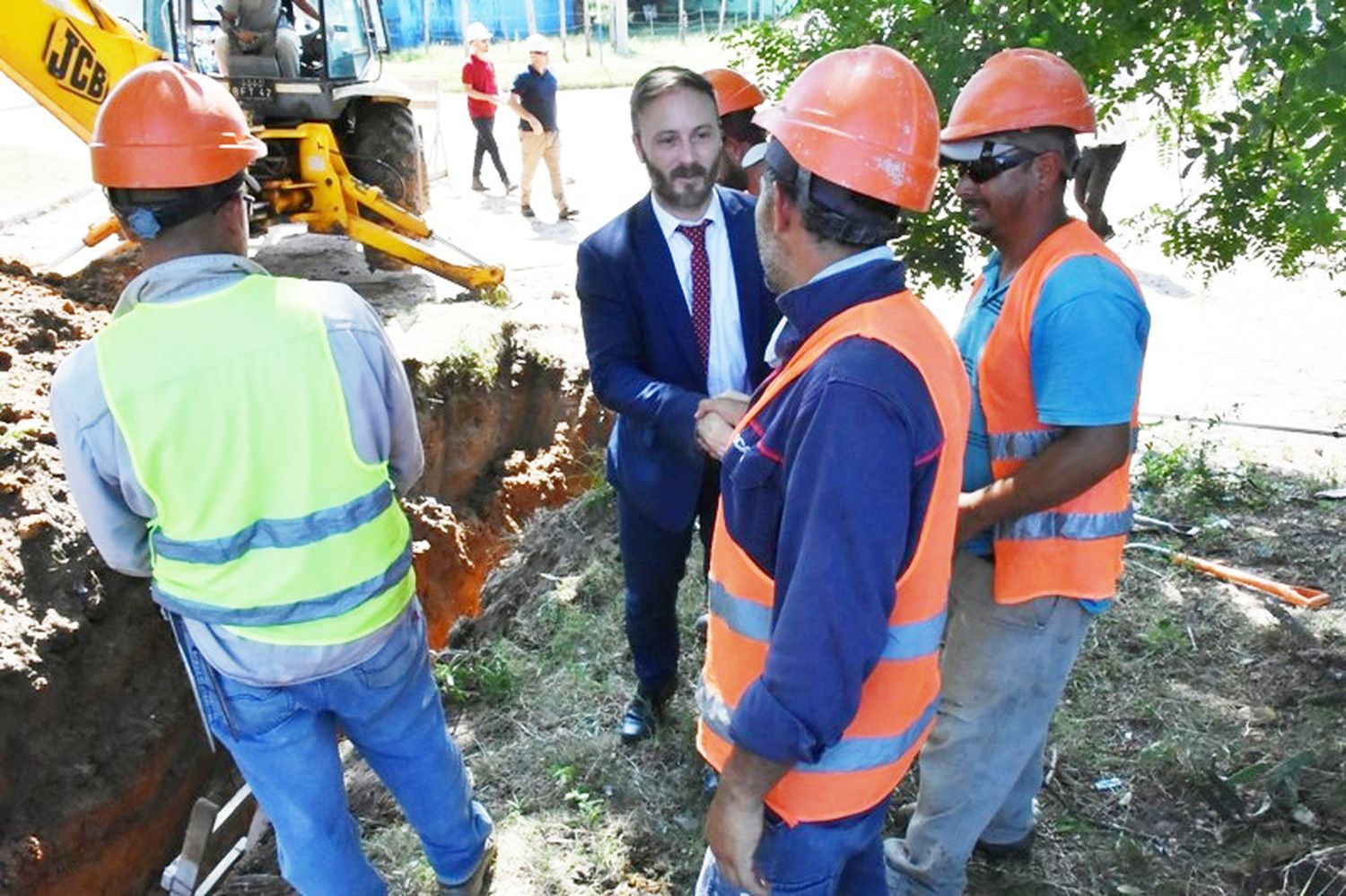 El Intendente recorrió la obra de ampliación de cloacas del Barrio Lavardén