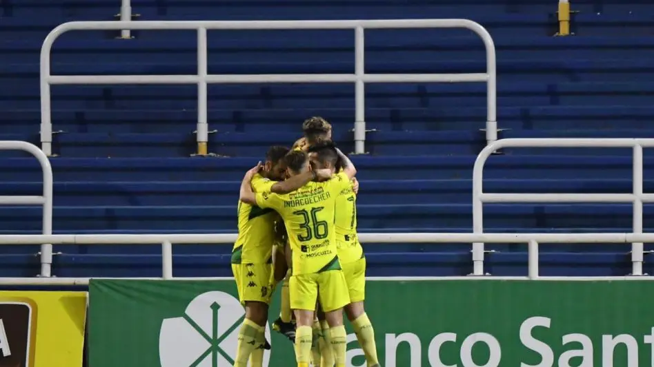 Otra vez Aldosivi ganó fuera de casa, venció 2-1 a Rosario Central 