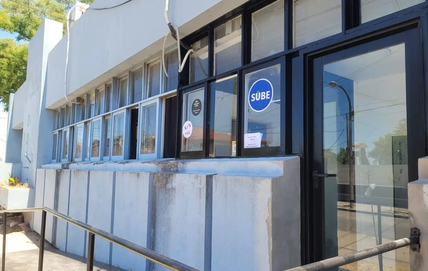 La ventanilla está ubicada en el mismo edificio de Mitre 1995. Foto: La Opinión.