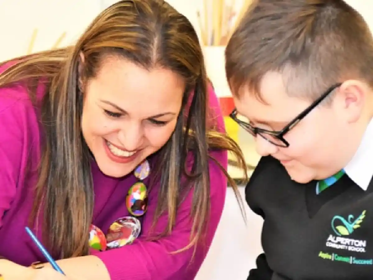 Una docente inglesa ganó el premio al "mejor maestro del mundo"