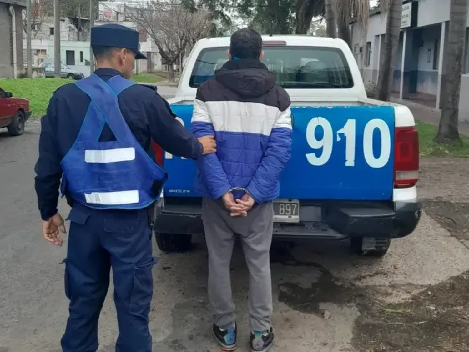 Quiso ingresar droga para un preso en el Unidad Penal y lo detuvieron